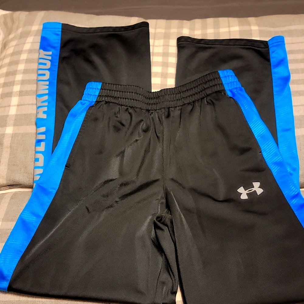 UNDER ARMOUR BOYS LARGE